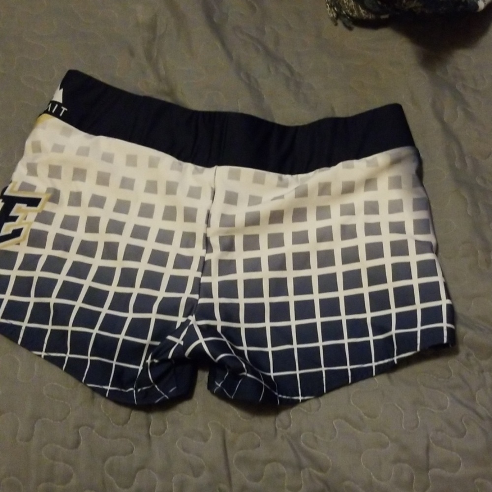 Shorts - Picture 2 of 5